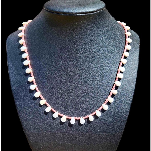Jewelry - *Tiny* Queen Conch faceted teardrops necklace, with dusty rose Czech beads. NWOT